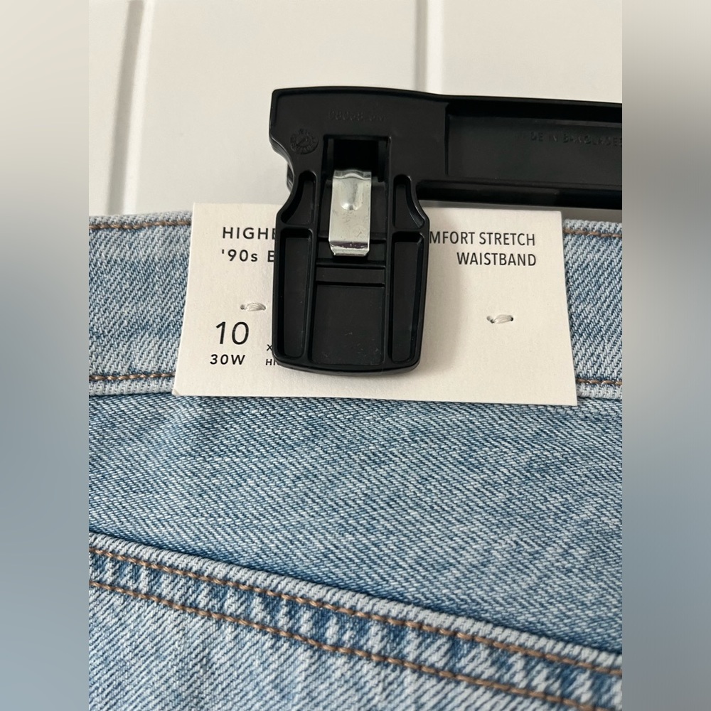 American Eagle High Rise Jean - Picture 4 of 9